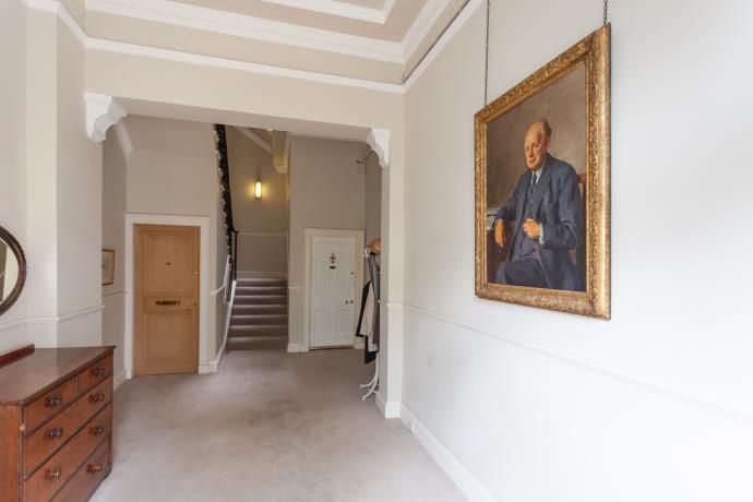 Property photo 3 of 11 Communal Entrance