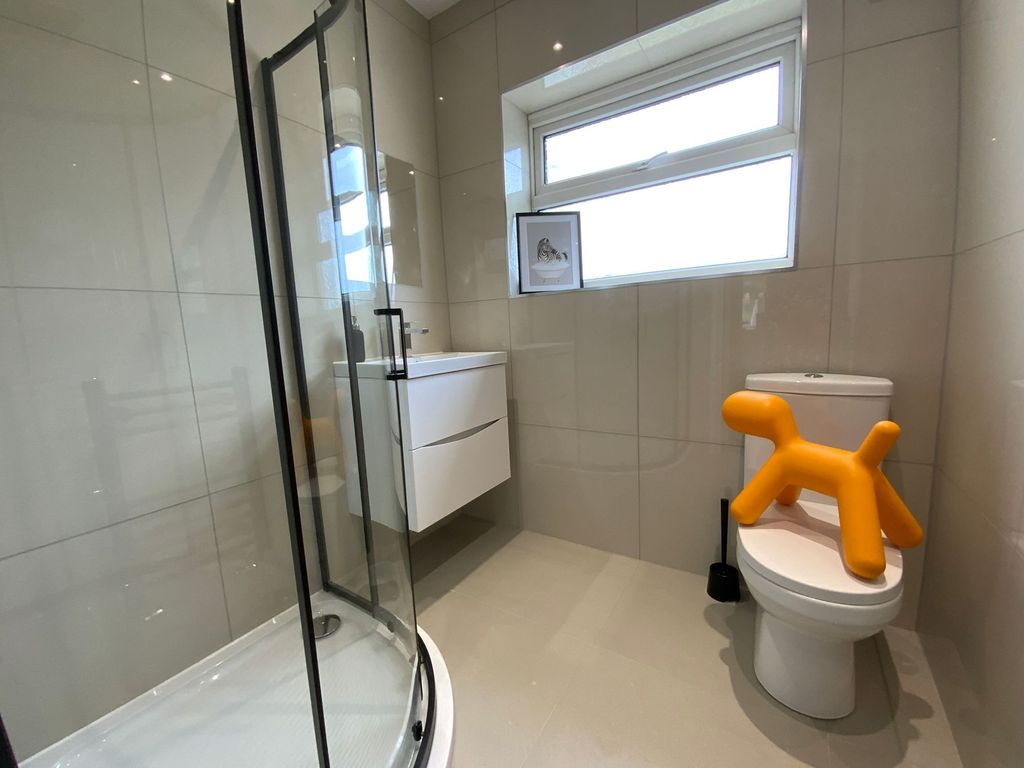 Property photo 3 of 6 Bathroom 1