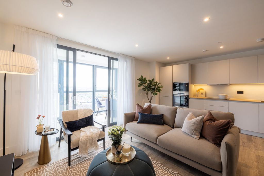 Property photo 3 of 11 Living Room