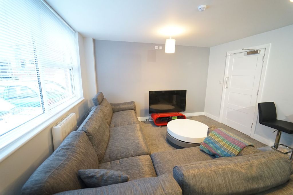 Property photo 1 of 8 Lounge
