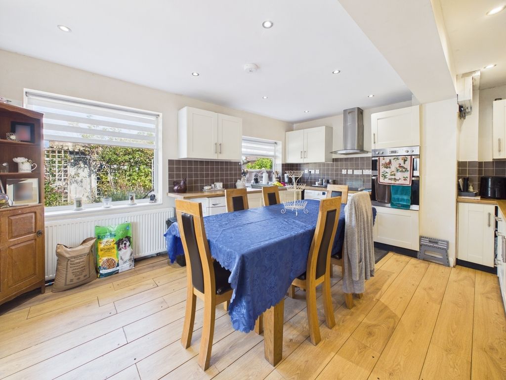 Property photo 3 of 18 Breakfast/Kitchen