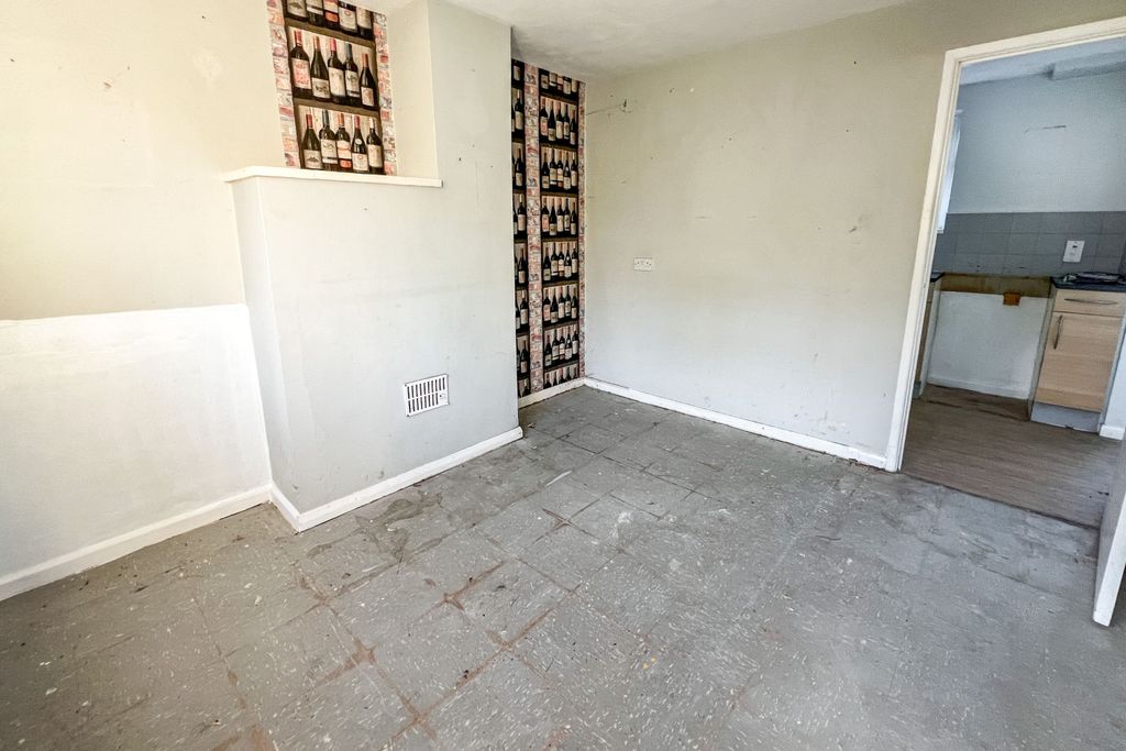 Property photo 3 of 16 12 Hazelbury Hill, Box, Wiltshire, Sn13 8Lb
