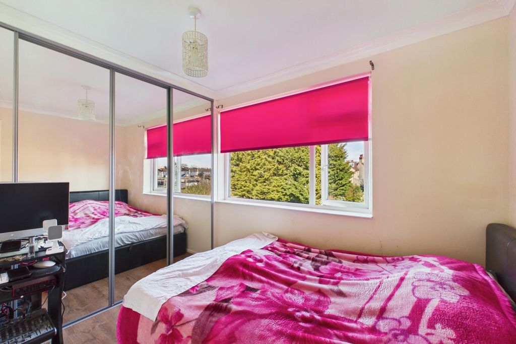 Additional image 5 of 2 bed flat for saleRockleigh Court, Linslade LU7