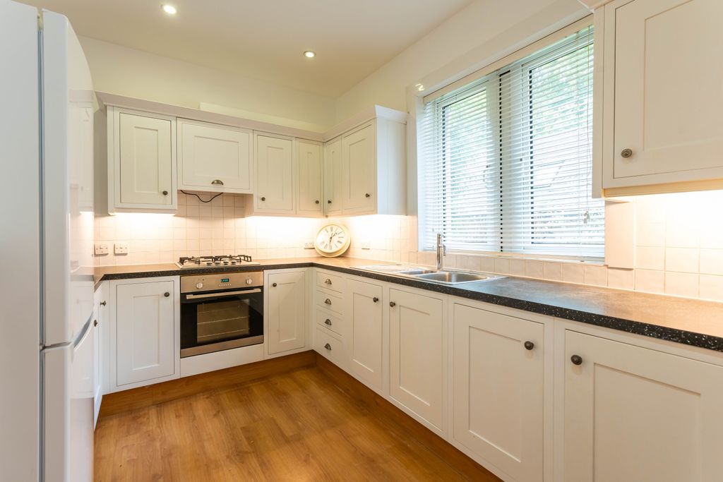 Property photo 1 of 11 Kitchen