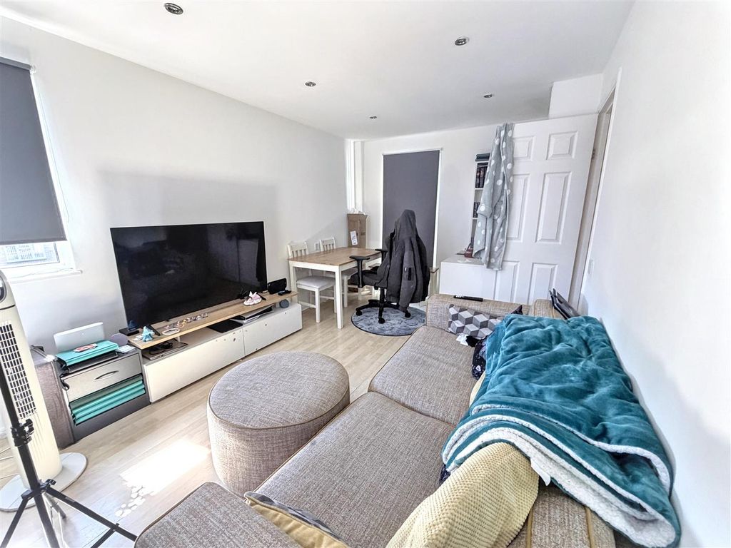 Property photo 3 of 7 Lounge/Diner