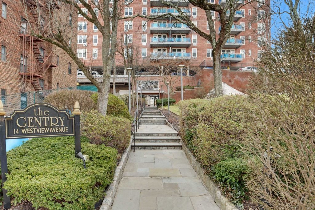 Property photo 1 of 29