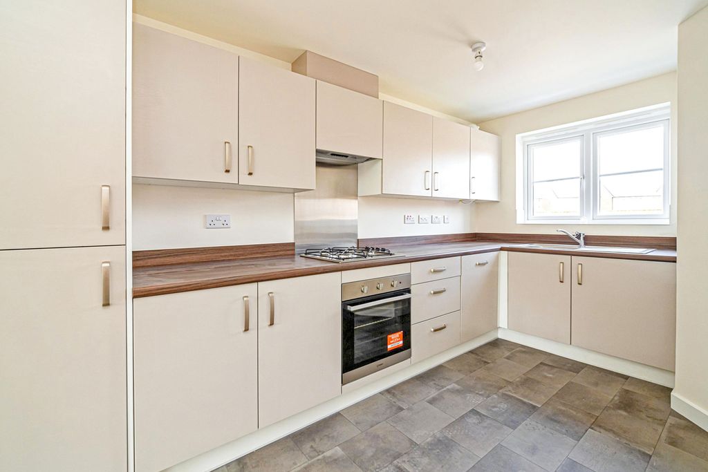 Property photo 2 of 8 Kitchen