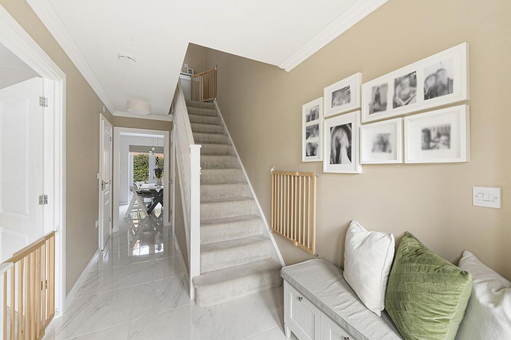 Property photo 2 of 17 77Beacon02.Jpg