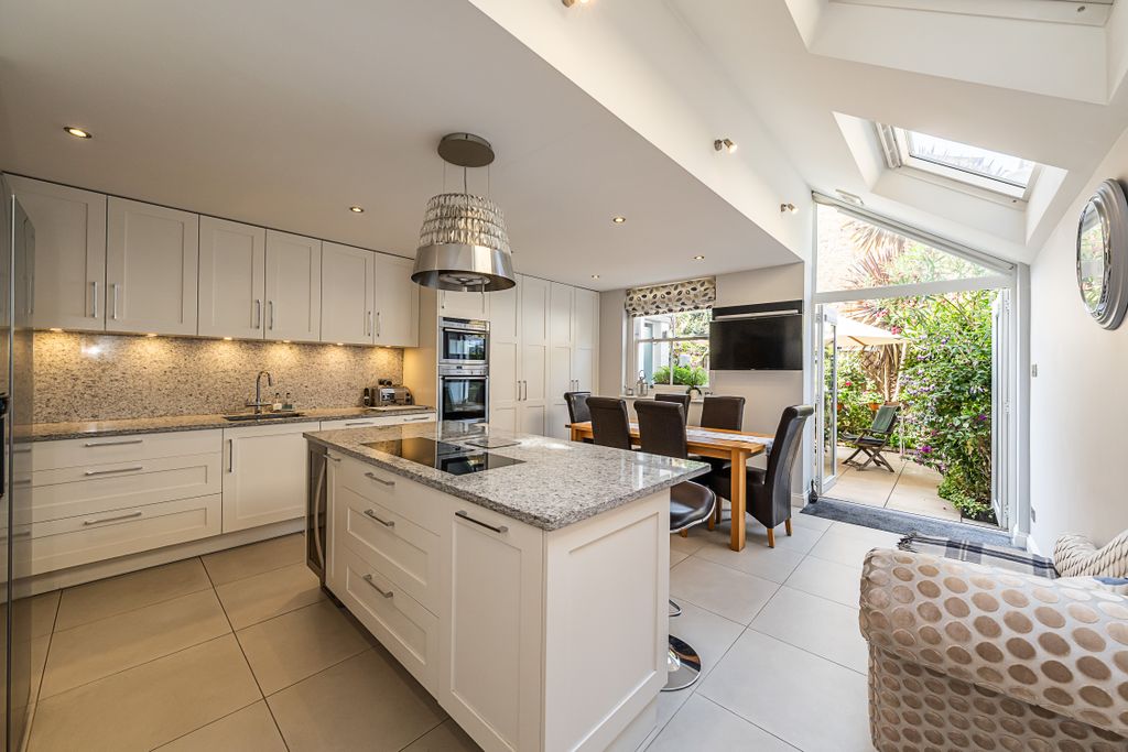 Property photo 3 of 27