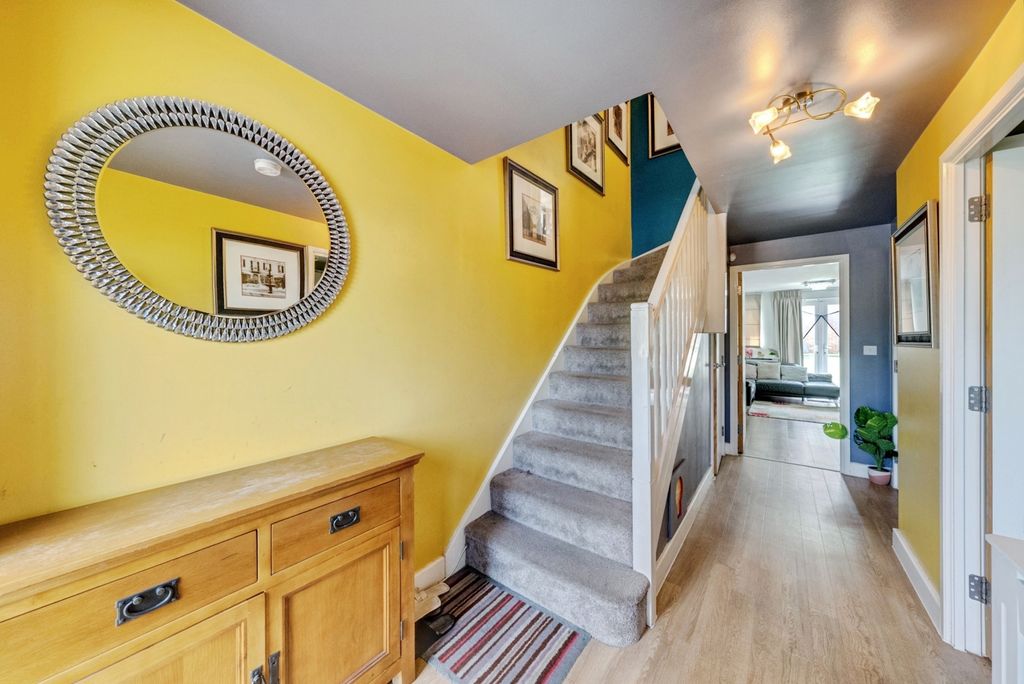 Property photo 3 of 18 Pbox-Img.Jpg