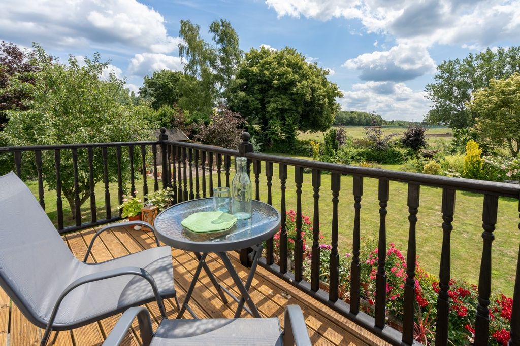 Property photo 3 of 34