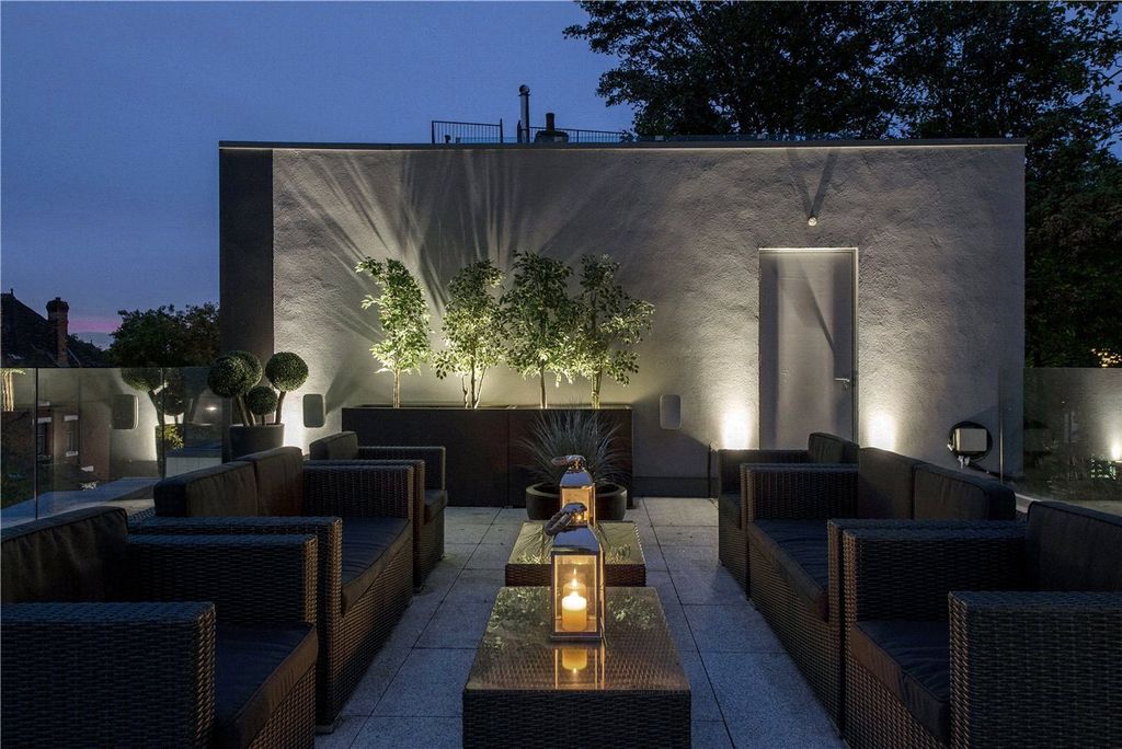 Property photo 3 of 10 Outdoor Area