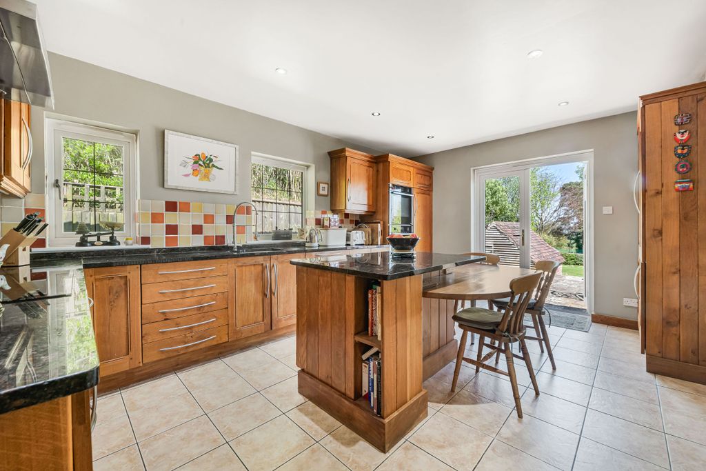 Property photo 2 of 22