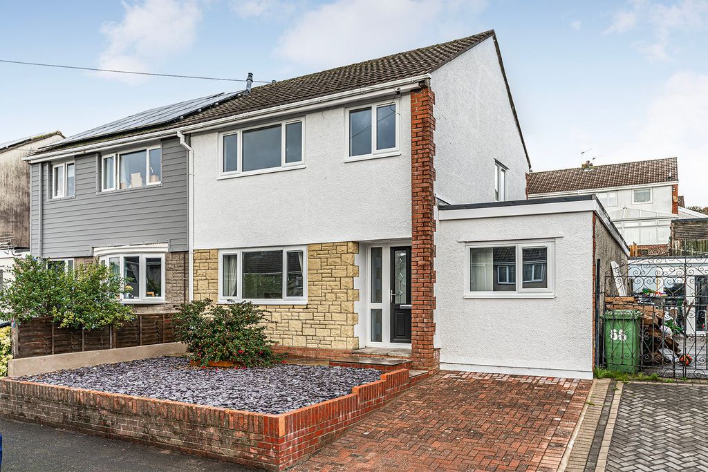 Property photo 2 of 31