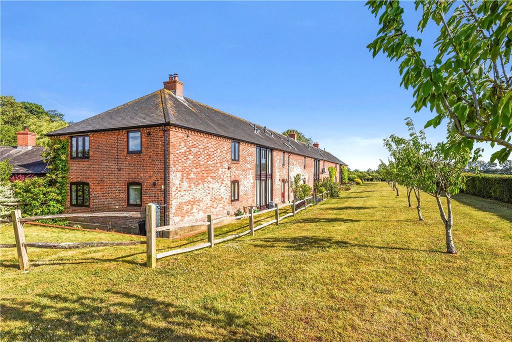 Property photo 1 of 25 Gothic Barns