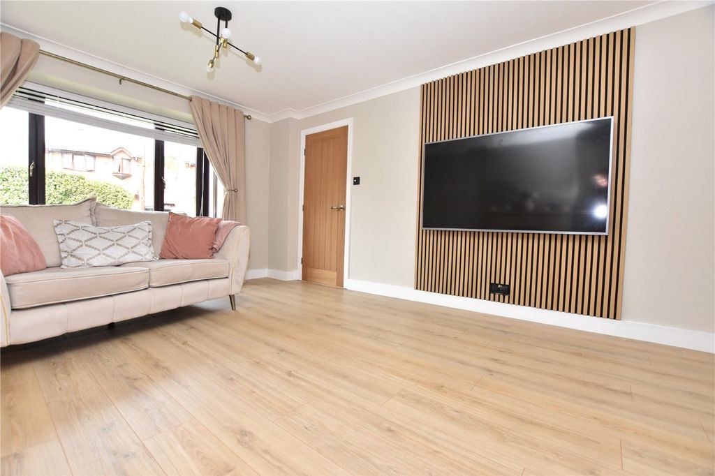 Property photo 3 of 27 Picture No. 10