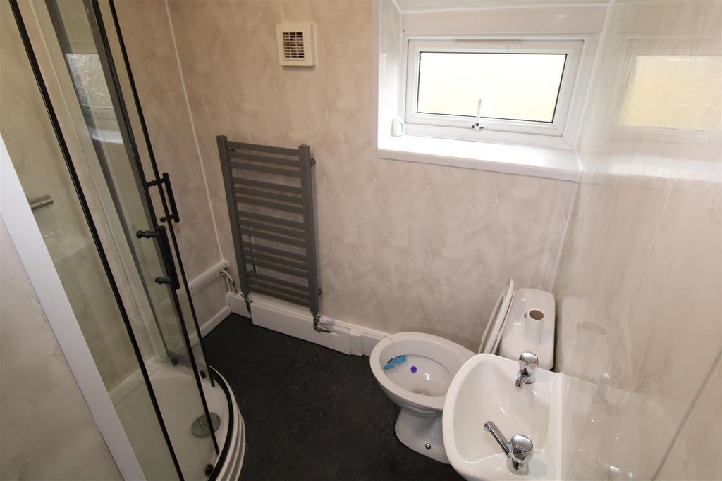 Property photo 3 of 4 Bath 1.Jpg