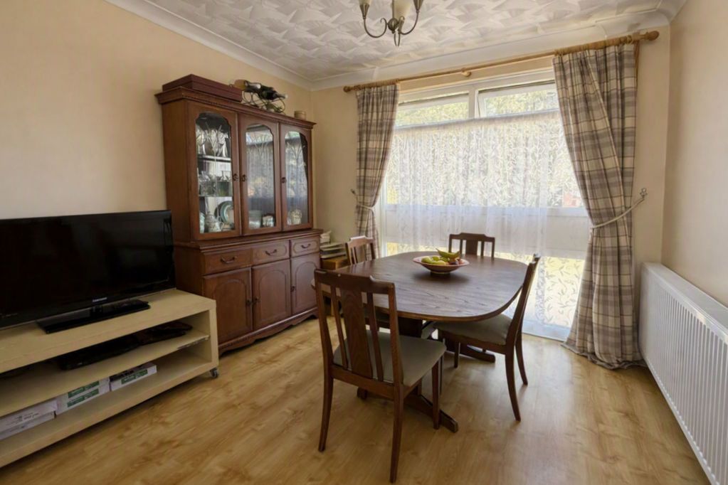 Property photo 3 of 17 Lounge/ Diner