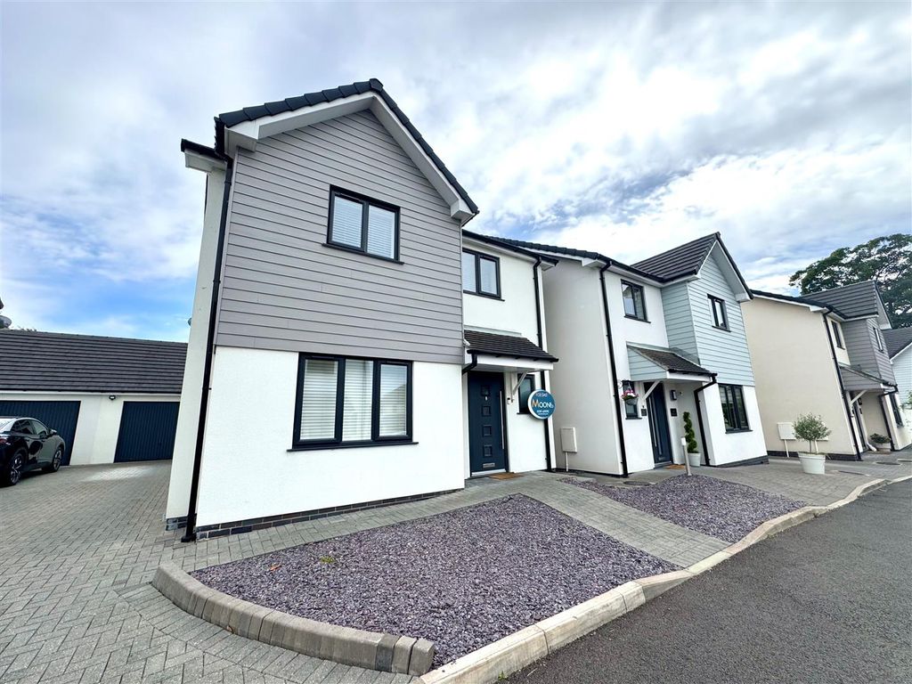 Property photo 1 of 30 Cherry Close