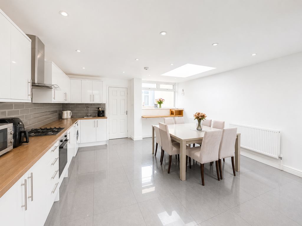 Property photo 1 of 10 Kitchen