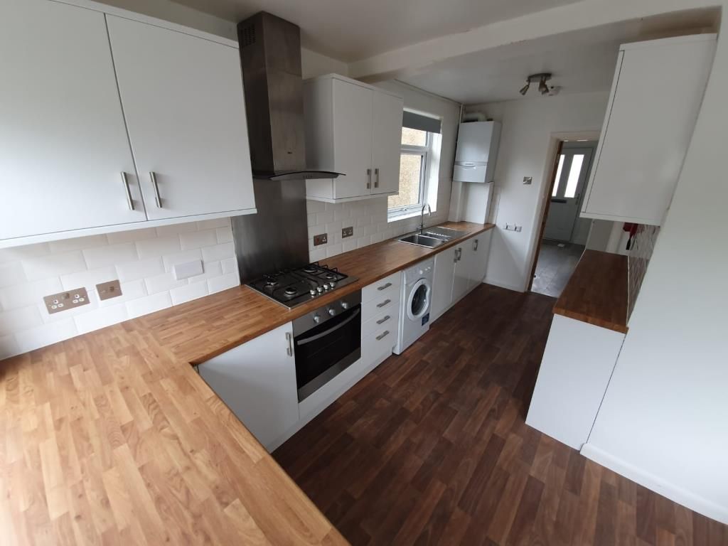 Property photo 3 of 12 Kitchen