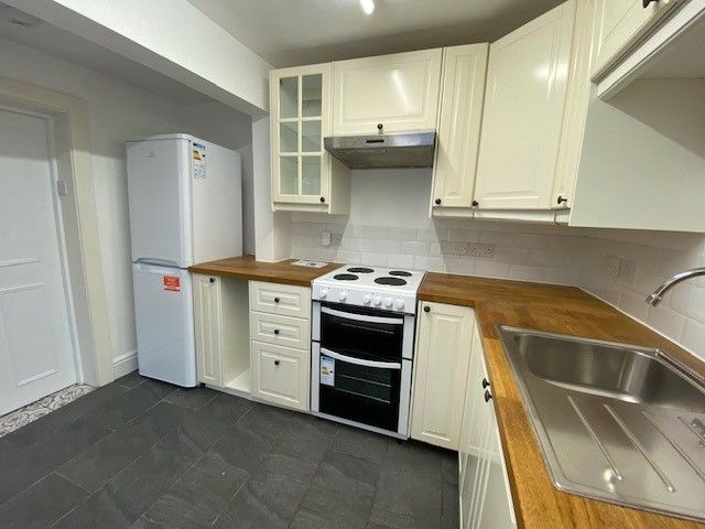 Property photo 3 of 12 13 Old Park Kitchen 3