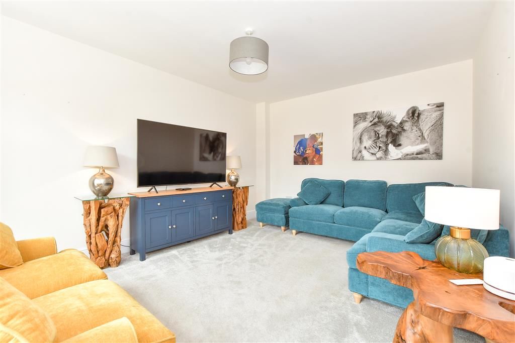Property photo 2 of 10 Lounge