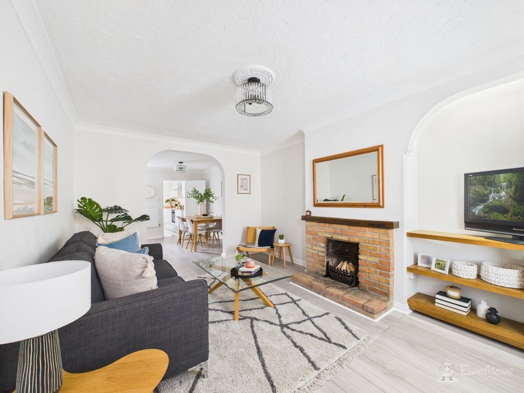 Property photo 3 of 25 Living Room- Mark Stephens Ewemove Newmarket And S