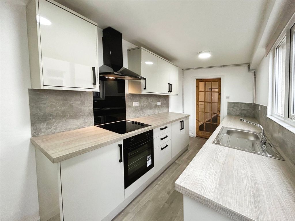 Property photo 2 of 12 Kitchen