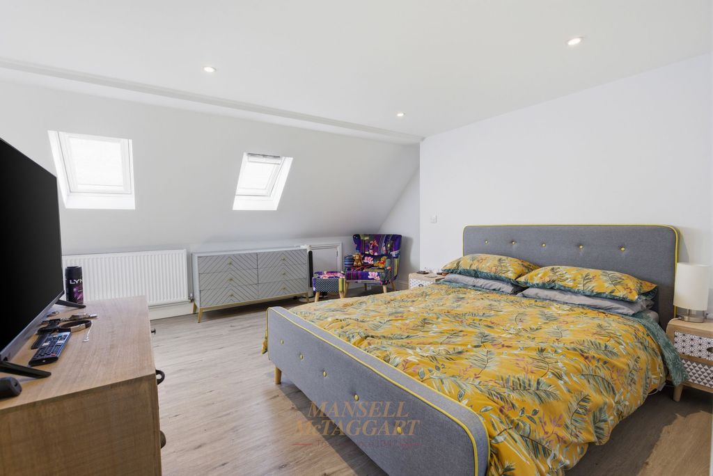 Property photo 2 of 34