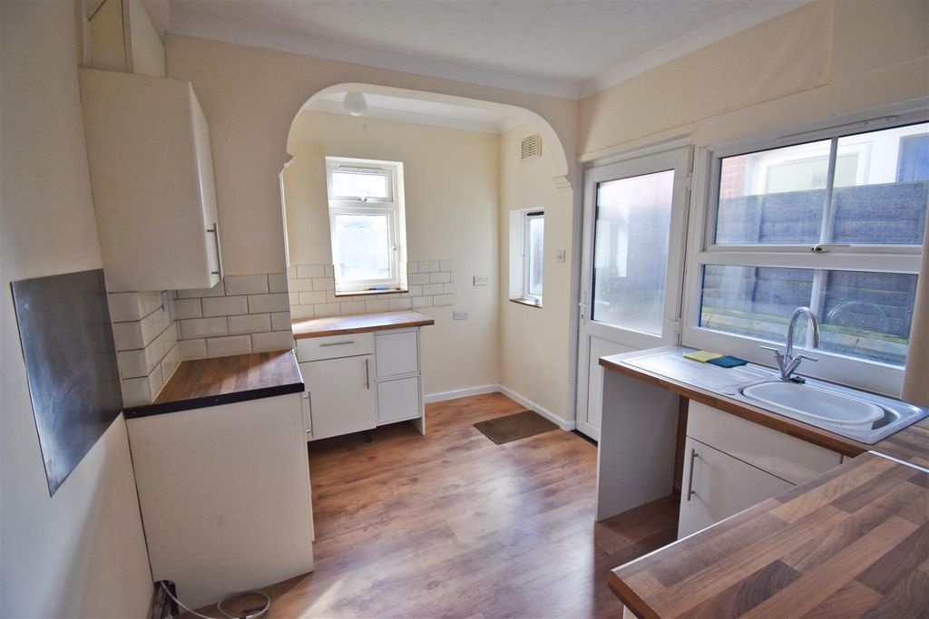 Property photo 3 of 17 Kitchen.Jpg