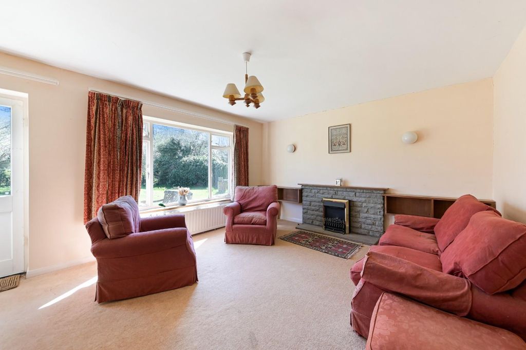 Property photo 2 of 19 Tadworth Street (14).Jpg