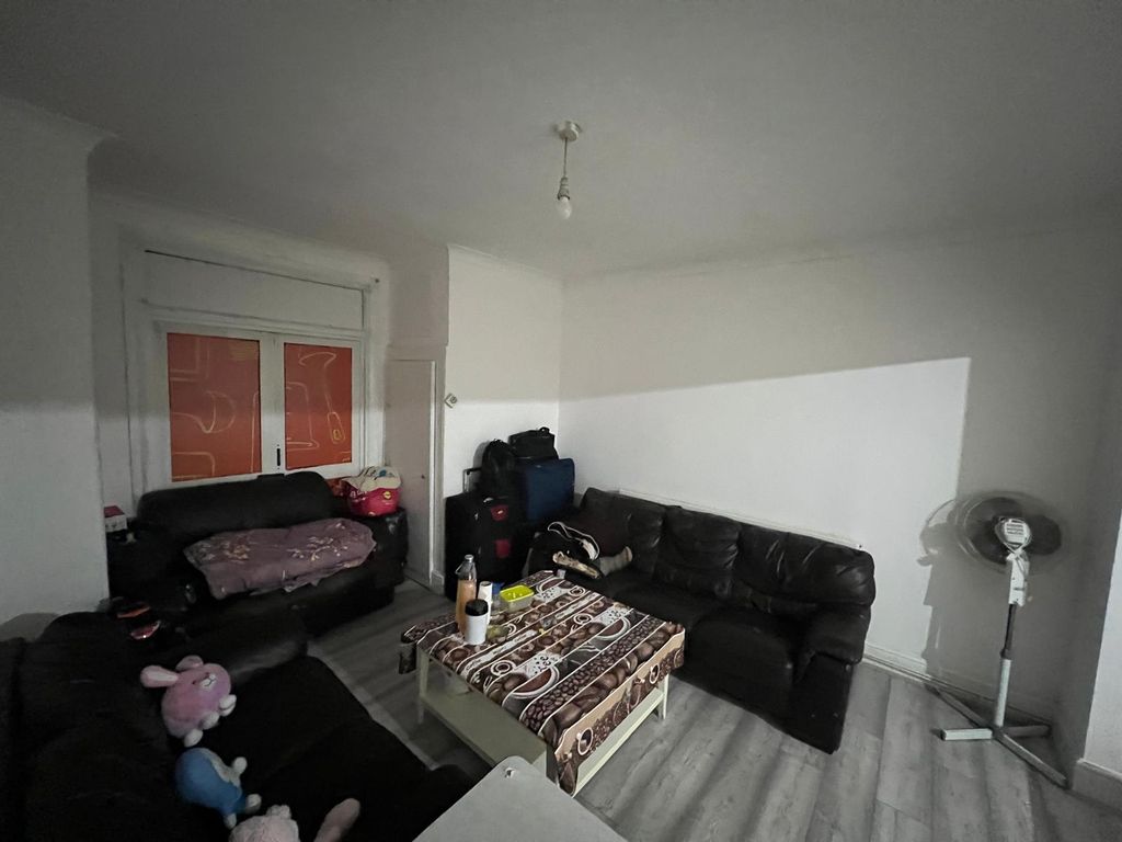 Property photo 3 of 9 Gallery