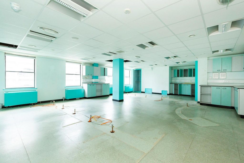 Property photo 3 of 6 123 Grays Inn Road 7.Jpg