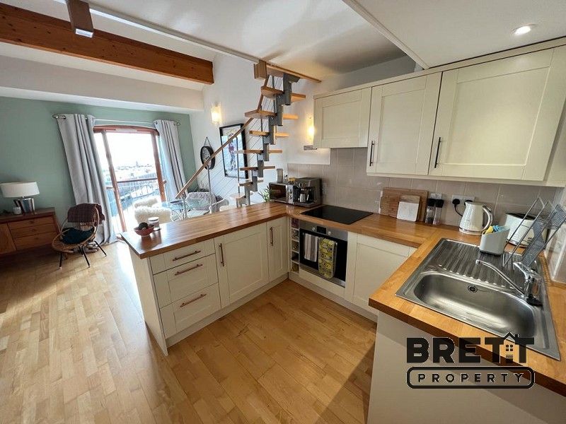 Property photo 3 of 7 Kitchen