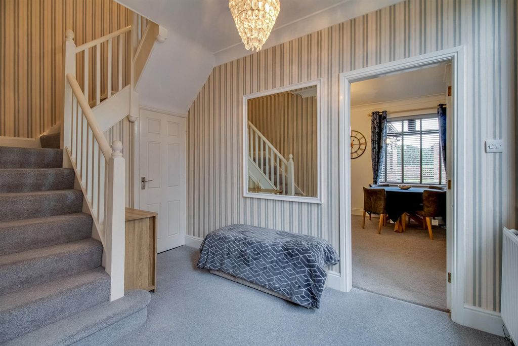 Property photo 3 of 15 Entrance Hall