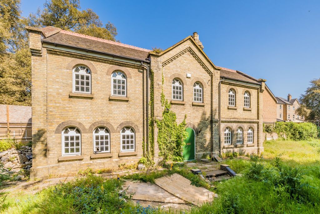 Property photo 2 of 12