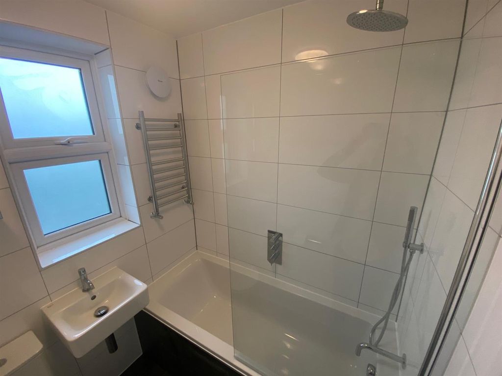 Property photo 3 of 20 Bathroom.Jpg