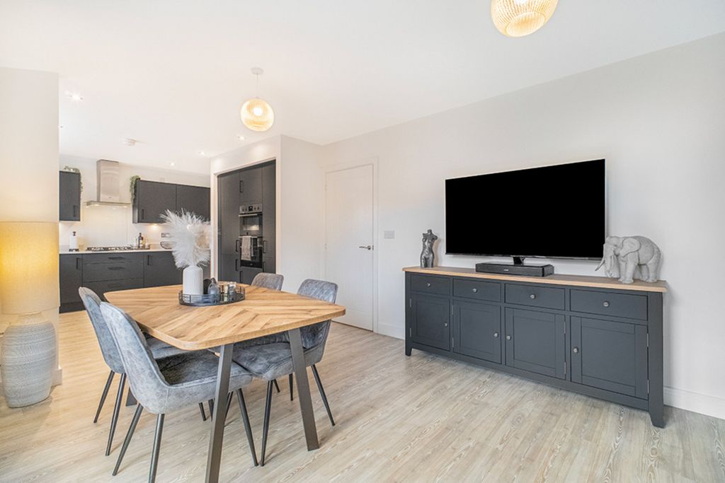 Property photo 2 of 27