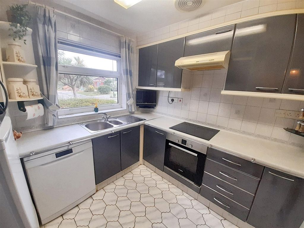 Property photo 2 of 20 Kitchen