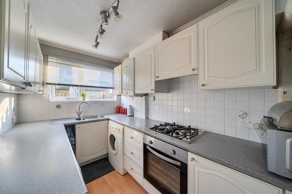 Property photo 2 of 10 Watford Road - Kitchen (2).Jpg