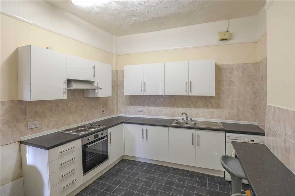 Property photo 3 of 7 Kitchen