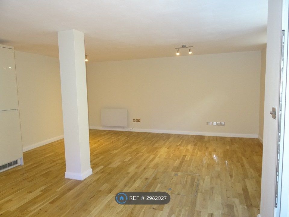 Property photo 3 of 9 Kitchen/Living Area