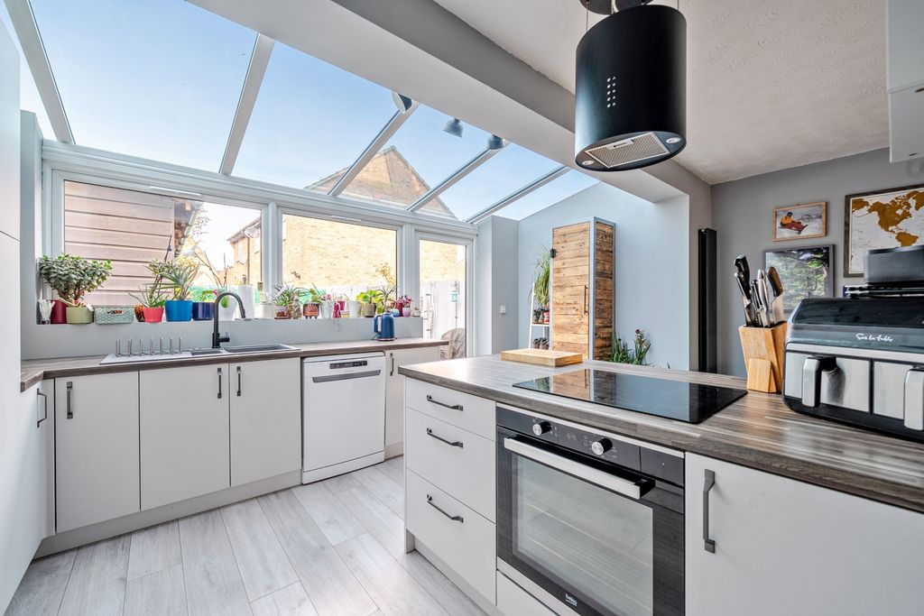 Property photo 2 of 18 Kitchen