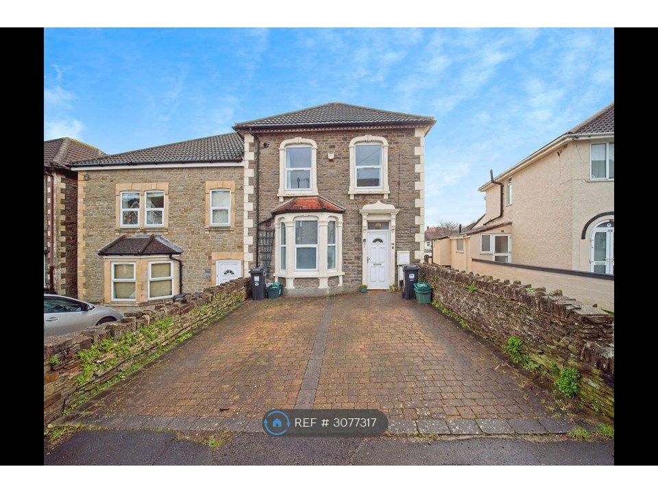 Property photo 1 of 12 First Floor Flat. Allocated Parking On The Right.