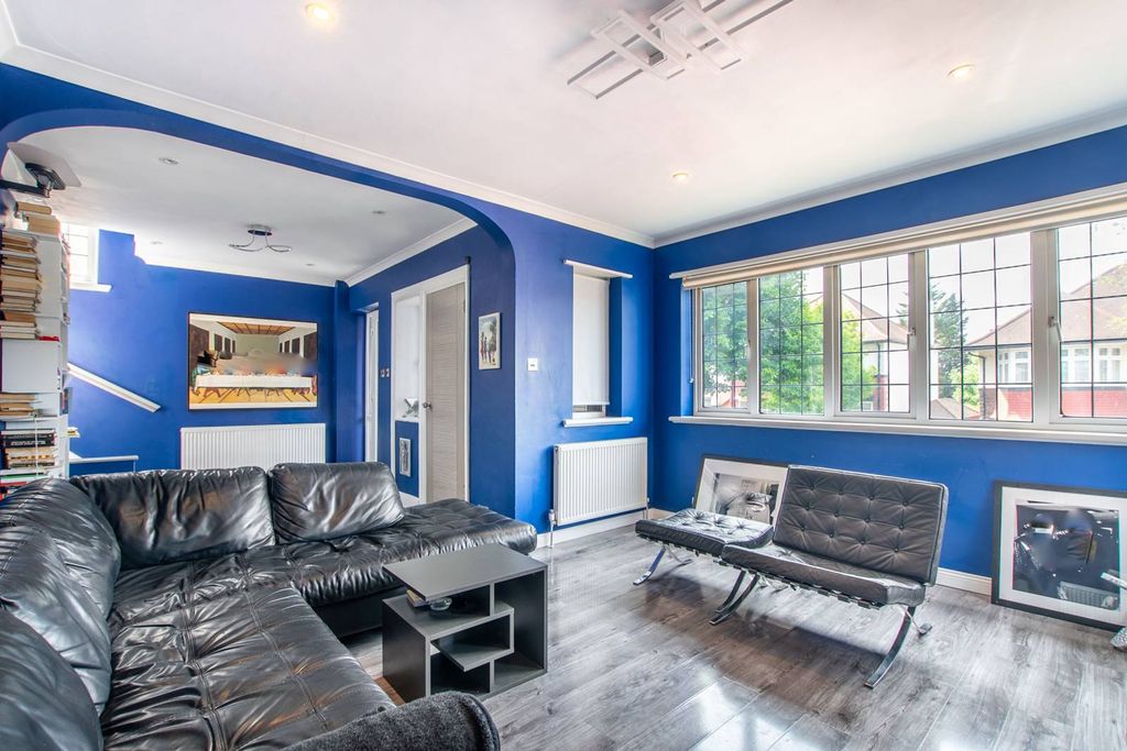 Property photo 2 of 17