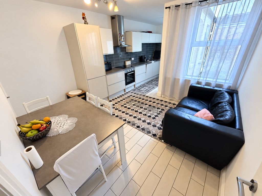 Property photo 3 of 10 6204743
