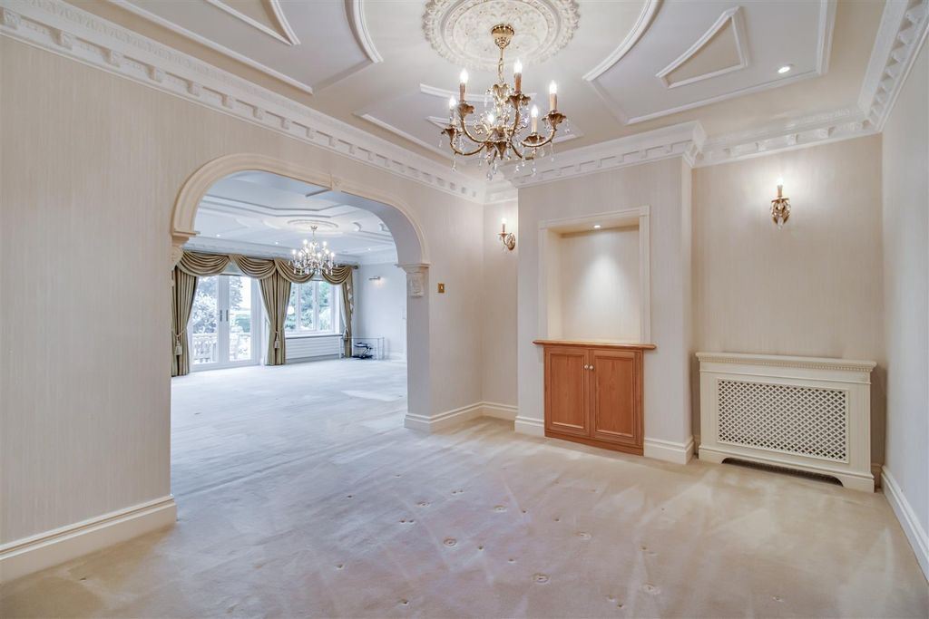 Property photo 2 of 37