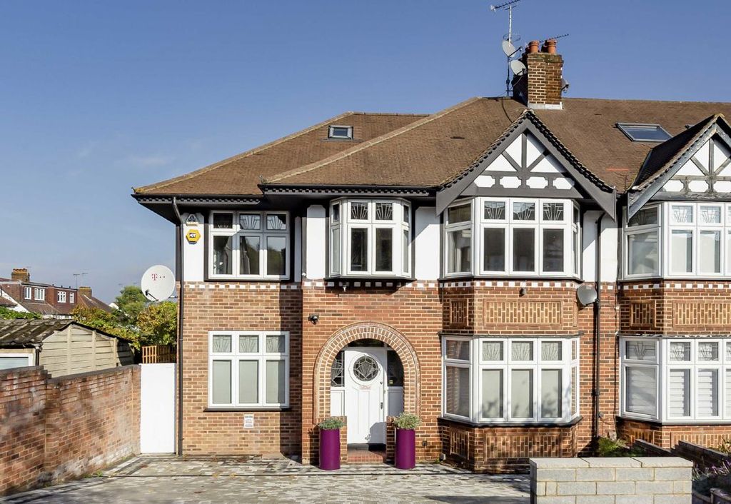 Property photo 1 of 8