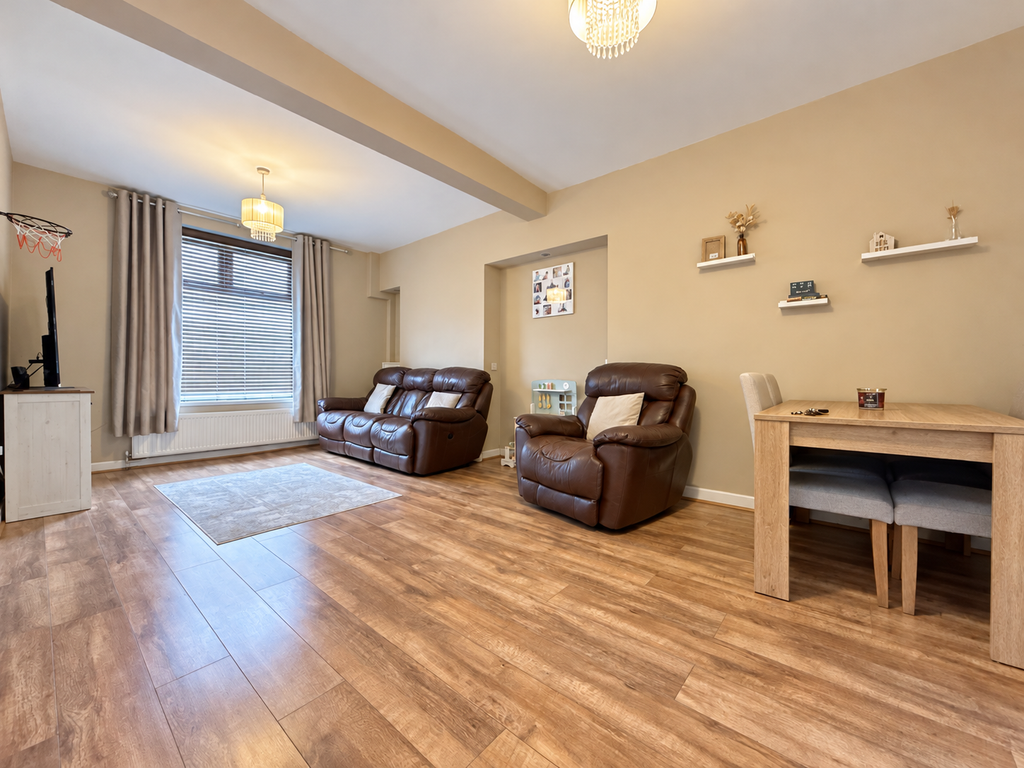 Property photo 2 of 15 A6Aebedf-8096-4E66-9164-565Aeba9Cb9F